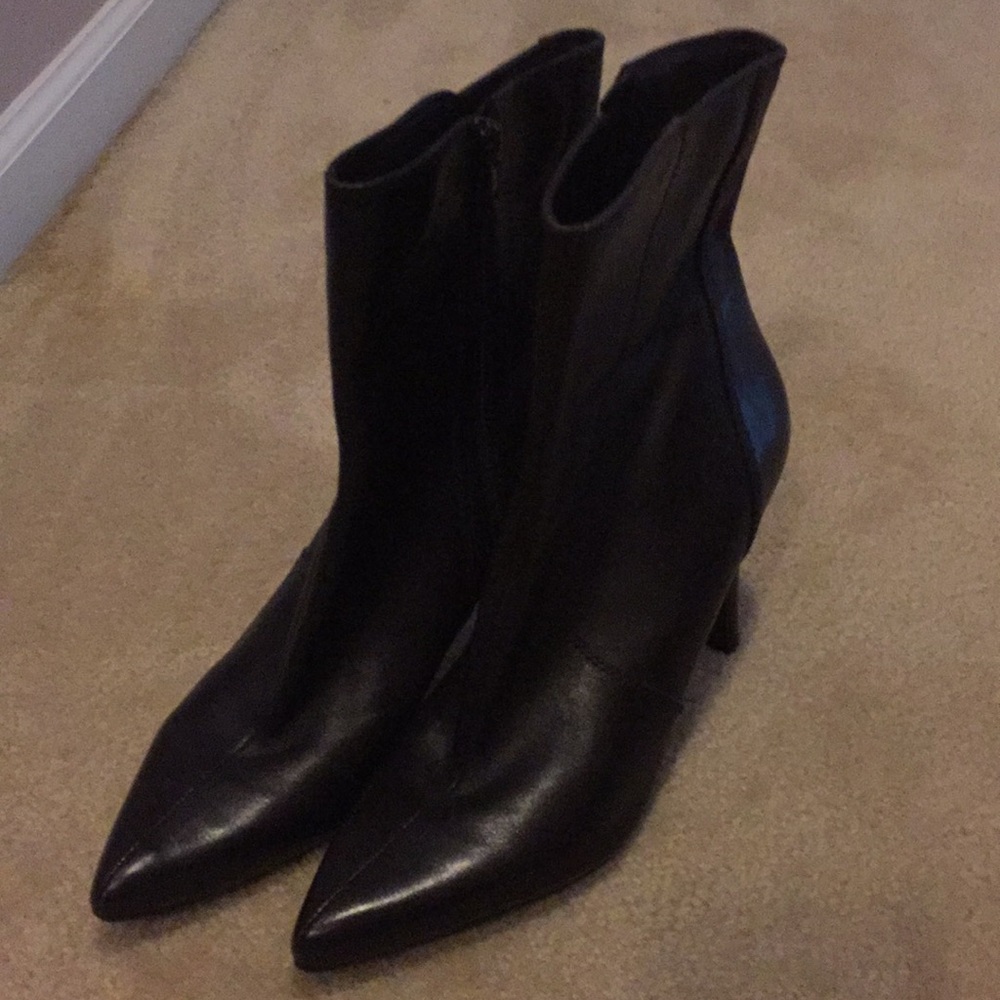 Women’s brown Nine West short boots